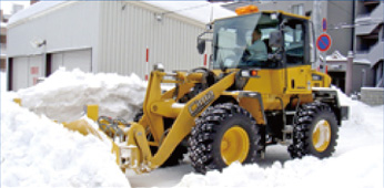 タイヤショベル・トラックによる除排雪作業
